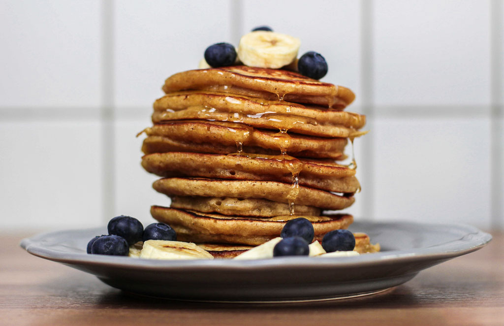 American Pancakes mit Ahornsirup · Zeit Für Vegan