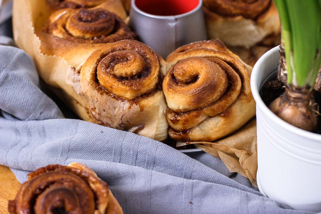 Zimtschnecken angerichtet