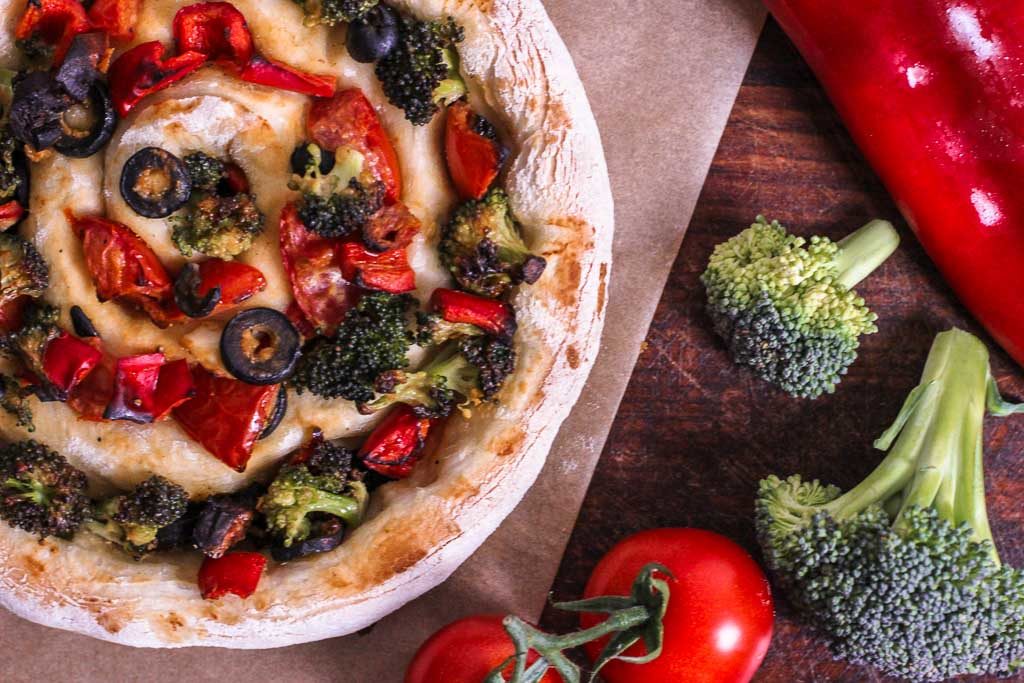 Würzige Pizza Spirale mit Brokkolie · Zeit Für Vegan