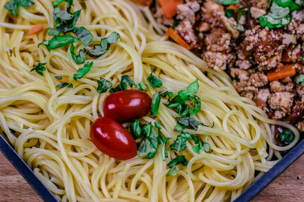 Spaghetti Bolognese con Tofu und Parmesan 