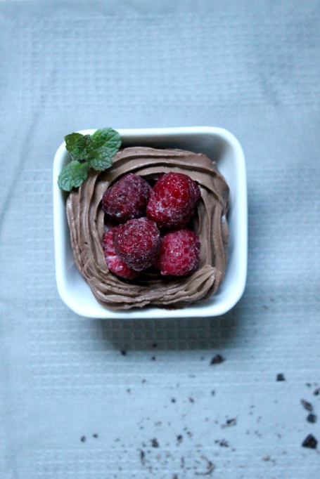 Vegane Mousse au Chocolat mit Himbeeren