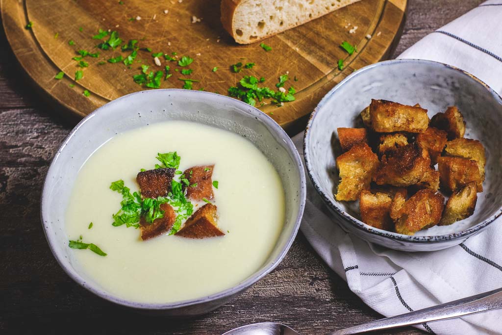 Apfel Sellerie Suppe mit Croutons