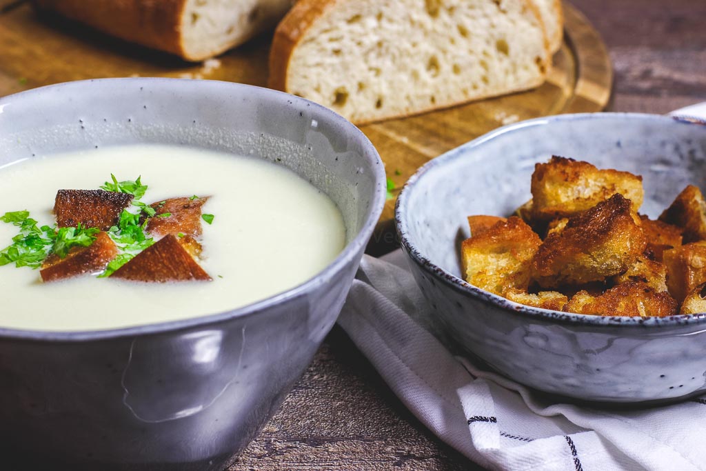 Apfel Sellerie Suppe mit Croutons