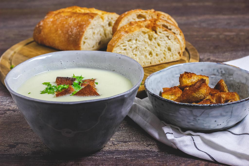 Apfel Sellerie Suppe mit Croutons