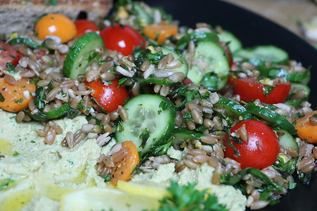 Grünkernsalat mit Hummus · Zeit Für Vegan